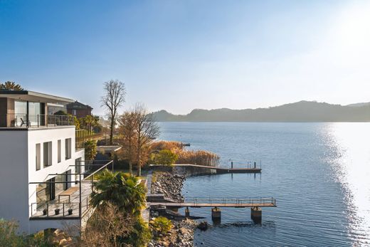 Villa in Angera, Provincia di Varese