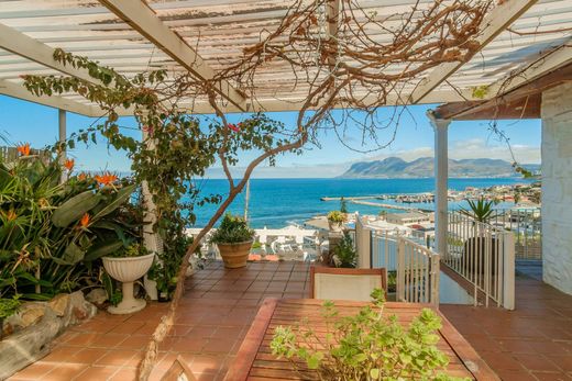 Detached House in Cape Town, City of Cape Town