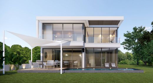 Villa in Mueang Phuket, Phuket Province