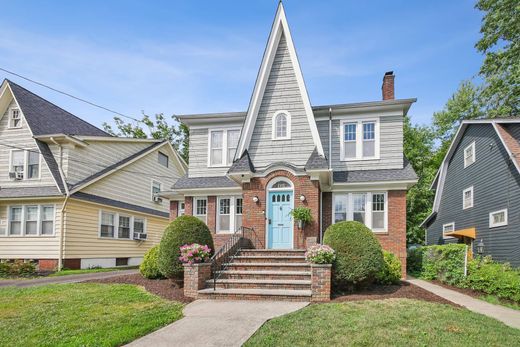 Detached House in Maplewood, Essex County