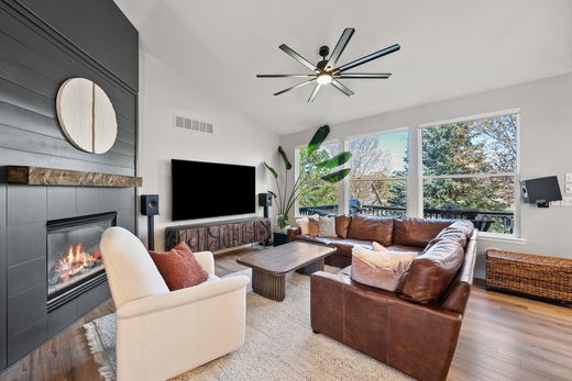 Detached House in Castle Pines, Douglas County