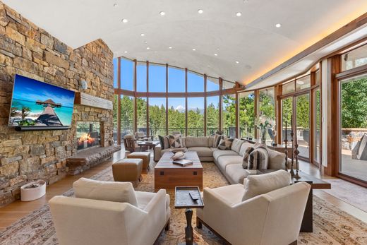 Detached House in Evergreen, Jefferson County