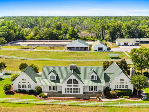 Country House in Hampstead, Pender County