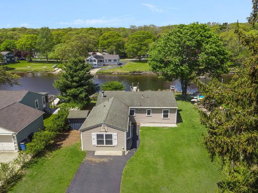 Detached House in Narragansett, Washington County