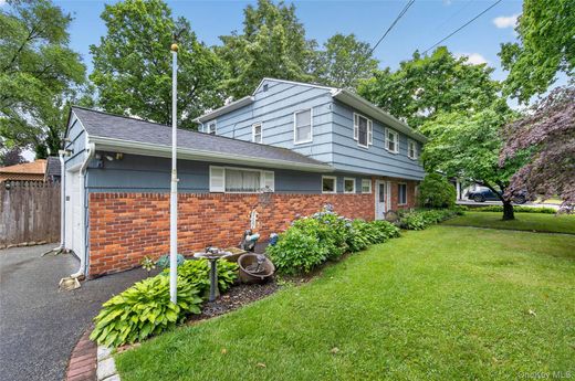 Detached House in Huntington Station, Suffolk County
