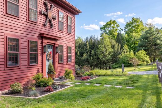 Detached House in Woodbury, Litchfield County