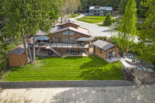 Detached House in Blind Bay, British Columbia