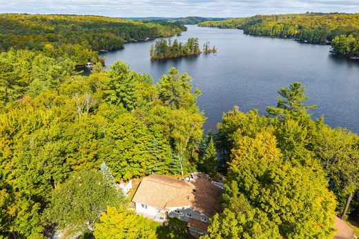 Detached House in Huntsville, Ontario