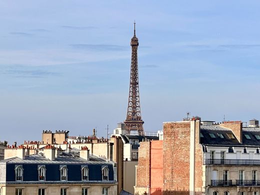 Двухуровневые апартаменты, Tour Eiffel, Invalides – Ecole Militaire, Saint-Thomas d’Aquin, Paris