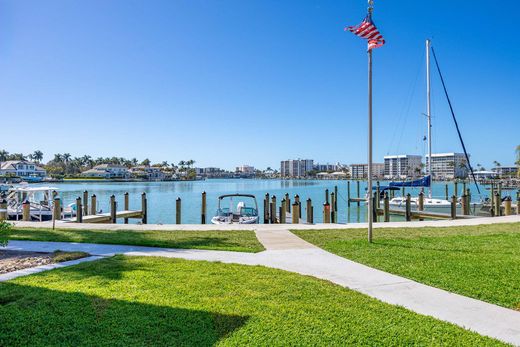 Apartment / Etagenwohnung in Naples, Collier County