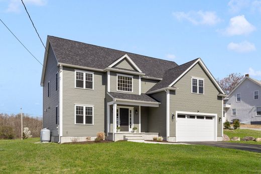 Detached House in Attleboro, Bristol County