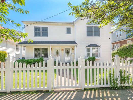 Duplex for rent per month in Port Washington