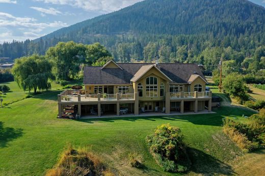 Country House in Creston, British Columbia