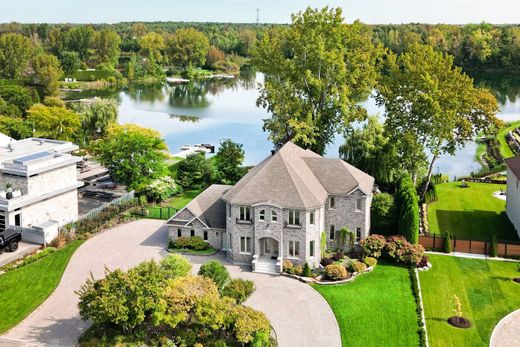 Vrijstaand huis in Blainville, Laurentides