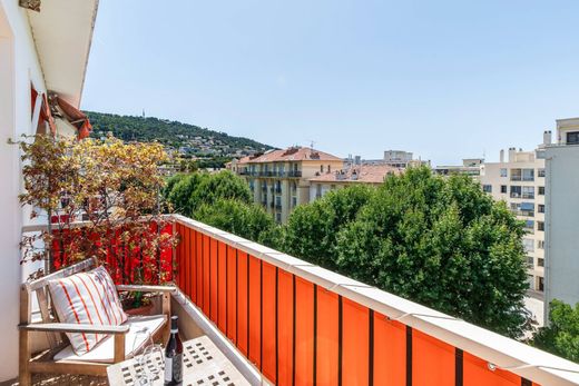 Apartment / Etagenwohnung in Nizza, Alpes-Maritimes