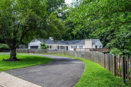 Detached House in McLean Hamlet, Fairfax County