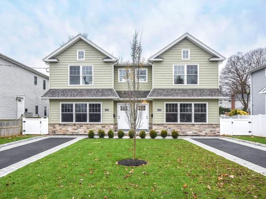 Luxury home in Port Washington, Nassau County