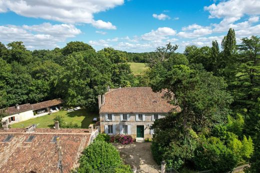 Einfamilienhaus in Saintes, Charente-Maritime