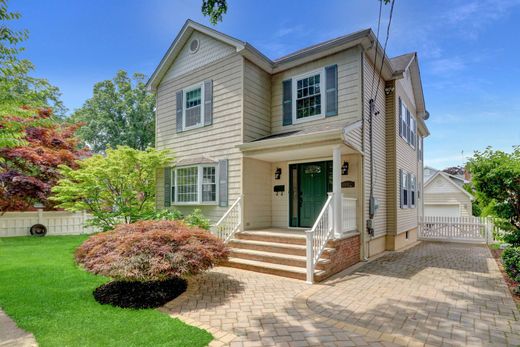 Detached House in Floral Park, Nassau County