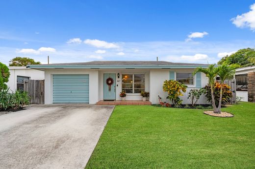 Luxury home in Lake Clarke Shores, Palm Beach