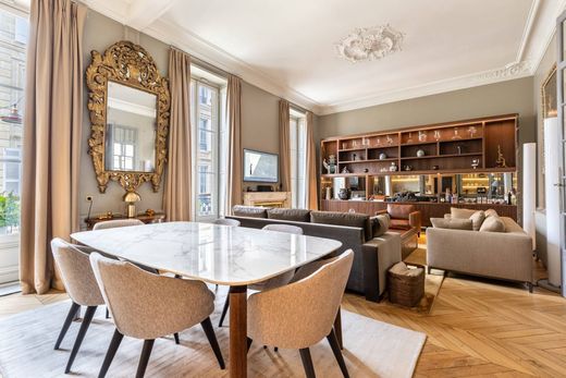 Apartment / Etagenwohnung in Bordeaux, Gironde