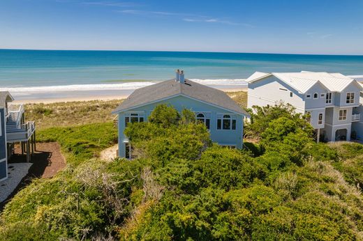 Luxury home in Pine Knoll Shores, Carteret County