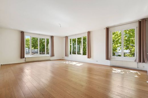 Apartment in Neuilly-sur-Seine, Hauts-de-Seine