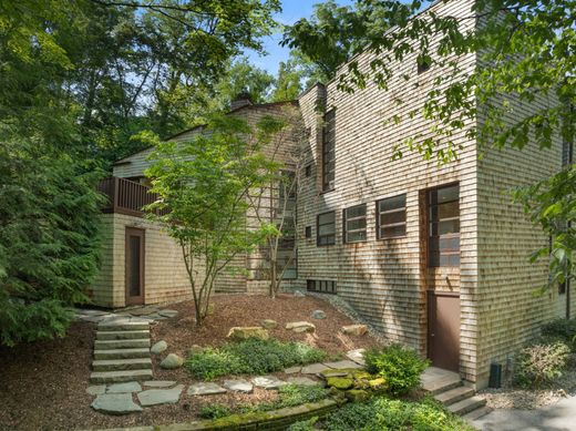 Detached House in Hunting Valley, Cuyahoga County