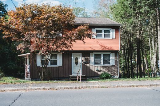 Casa Unifamiliare a Waterbury, New Haven County