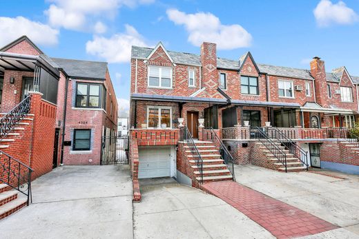 Semidetached House in Brooklyn, Kings County