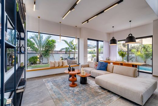 ‏בית חד-משפחתי ב  Ness Ziona, Meẖoz HaMerkaz