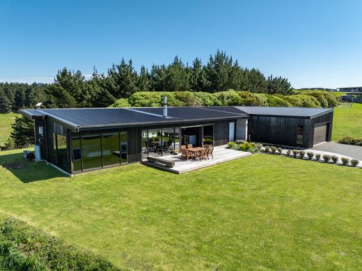 Luxury home in Whareama, Masterton