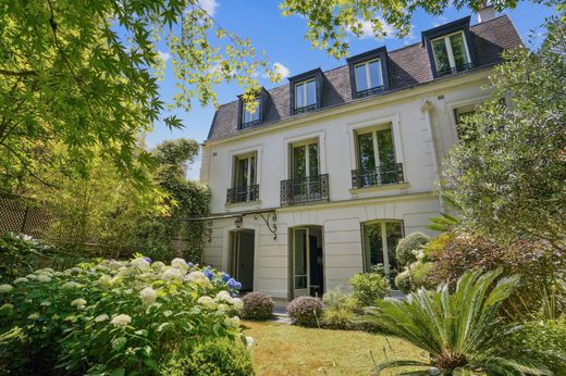 Detached House in Neuilly-sur-Seine, Hauts-de-Seine