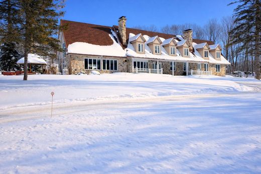 Detached House in Oka, Laurentides