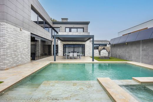 Dom jednorodzinny w Dos Hermanas, Provincia de Sevilla