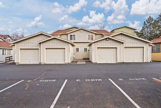 Luxury home in Redmond, Deschutes County