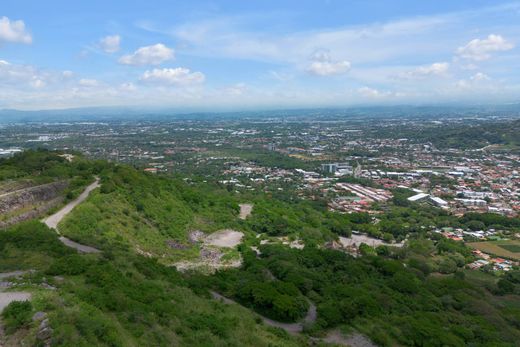 Grundstück in Santa Ana, Provincia de San José