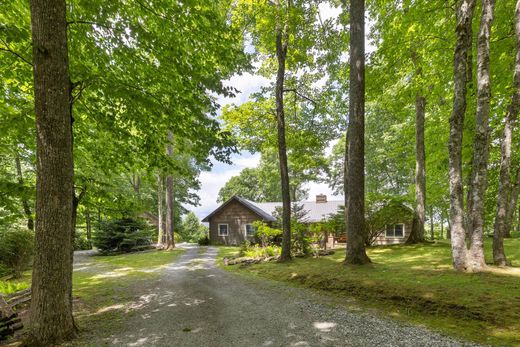 Detached House in Glenville, Jackson County