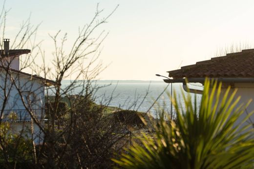 Detached House in Saint-Sulpice-de-Royan, Charente-Maritime