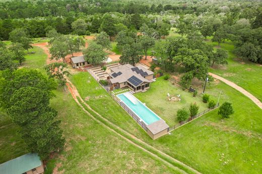 Country House in Smithville, Bastrop County