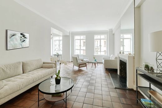 Luxury home for sale in Midtown Manhattan