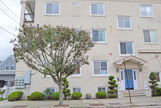 Apartment in Ventnor City, Atlantic County