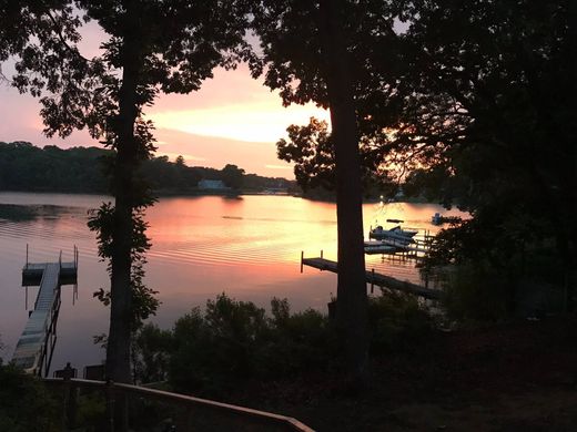 Detached House in Southampton, Suffolk County