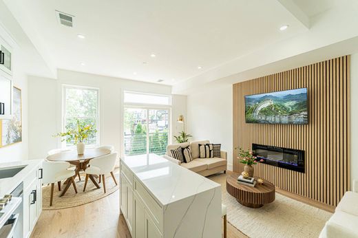 Apartment in Washington, Washington County