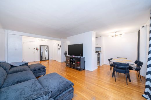 Apartment in Bronxdale, Bronx County