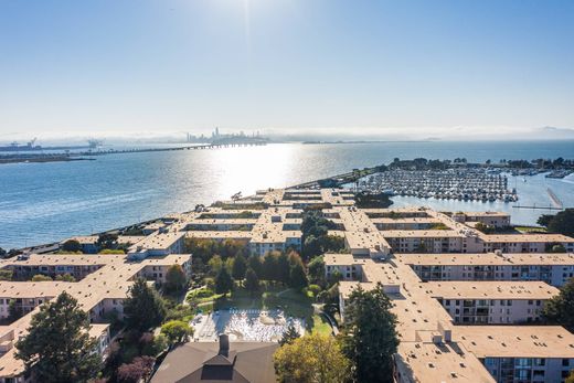 Emeryville, Alameda Countyのアパートメント