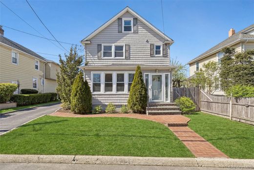 Apartment in Glen Cove, Nassau County