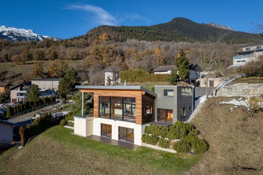 Detached House in Savièse, Sion District