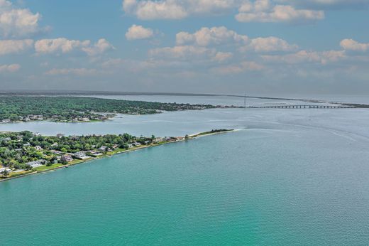 Luxury home in Hampton Bays, Suffolk County