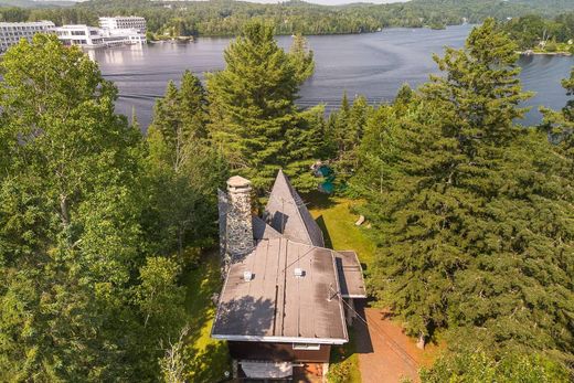 Detached House in Estérel, Laurentides